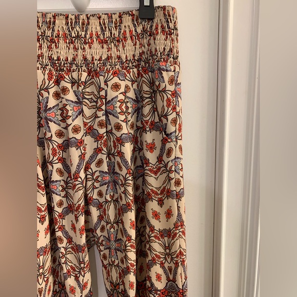 BEBE • Airy Wide-Leg Floral Pants - Picture 6 of 11
